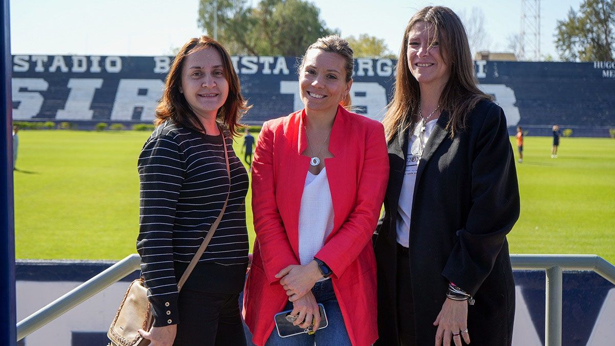 Belén Moreno, Barbarita Vila (directora de la Fundación Grupo América) y Gabiela Alé. Belén Moreno, Barbarita Vila (directora de la Fundación Grupo América) y Gabiela Alé.