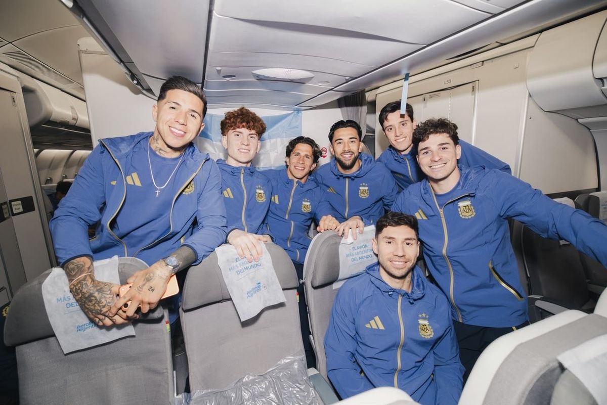 La Selección en pleno vuelo a Estados Unidos.