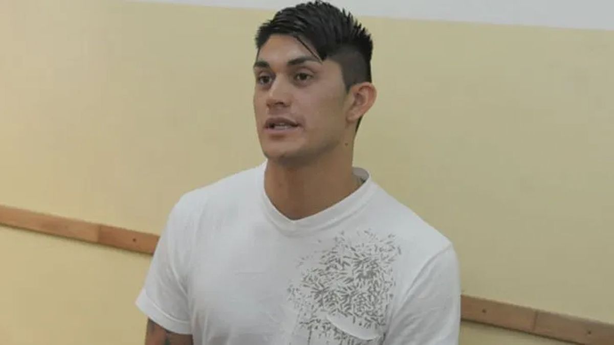 El Tanga Gómez estuvo prófugo durante un mes, hasta que en abril de 2012 fue capturado y regresó al penal. El Tanga Gómez estuvo prófugo durante un mes, hasta que en abril de 2012 fue capturado y regresó al penal.