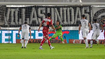 Penal atajado por Rigamonti y gol anulado a Gimnasia: las polémicas en el Víctor Legrotaglie Penal atajado por Rigamonti y gol anulado a Gimnasia: las polémicas en el Víctor Legrotaglie