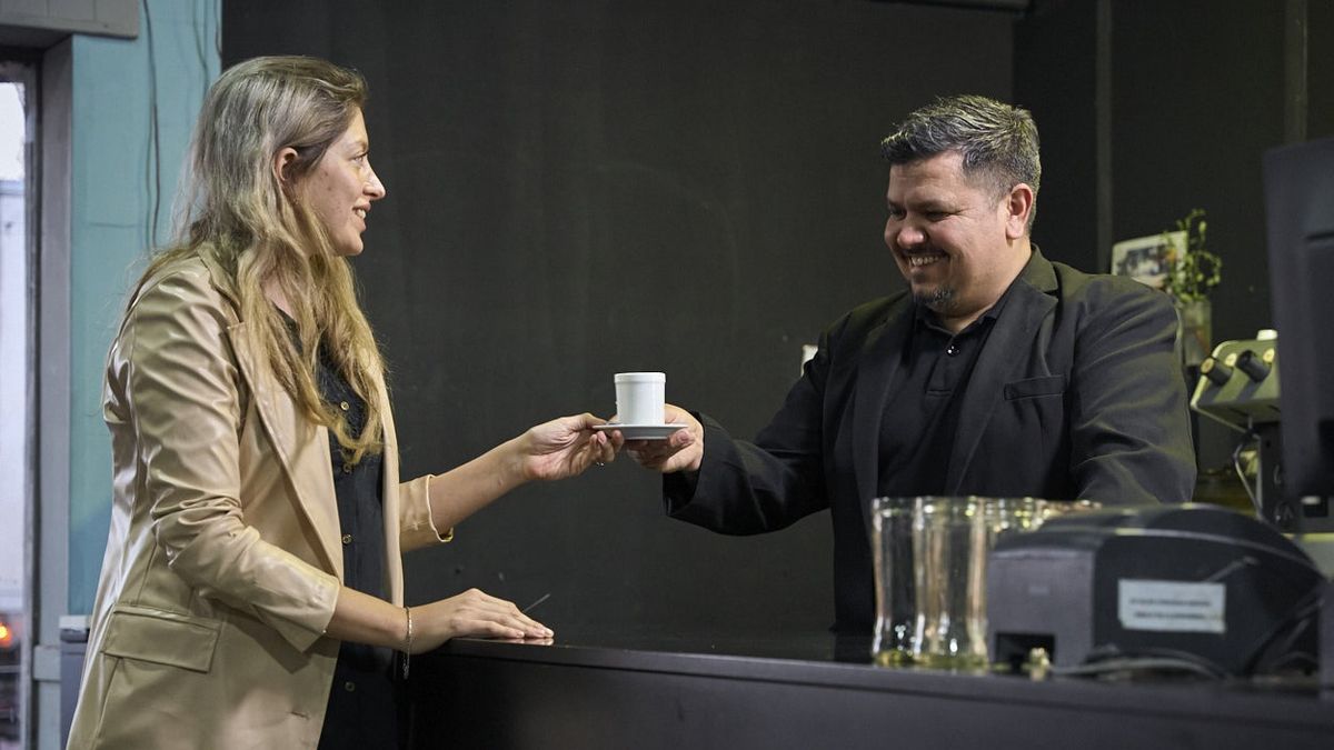 La fundadora de Los Guardianes del León, Carla De Giuseppe, y Germán Pérez, el actual presidente de la agrupación libertaria.
