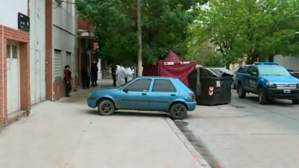Los pesquisas establecieron que en ese lugar hay una cámara del Centro de Monitoreo Urbano y se busca a un sospechoso.