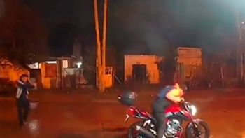 Un policía de civil mató a un motochorro por la espalda y quedó detenido