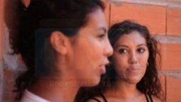 Dos hermanas se calzaron el traje de albañiles y ladrillo a ladrillo construyen el sueño de la casa propia Dos hermanas se calzaron el traje de albañiles y ladrillo a ladrillo construyen el sueño de la casa propia