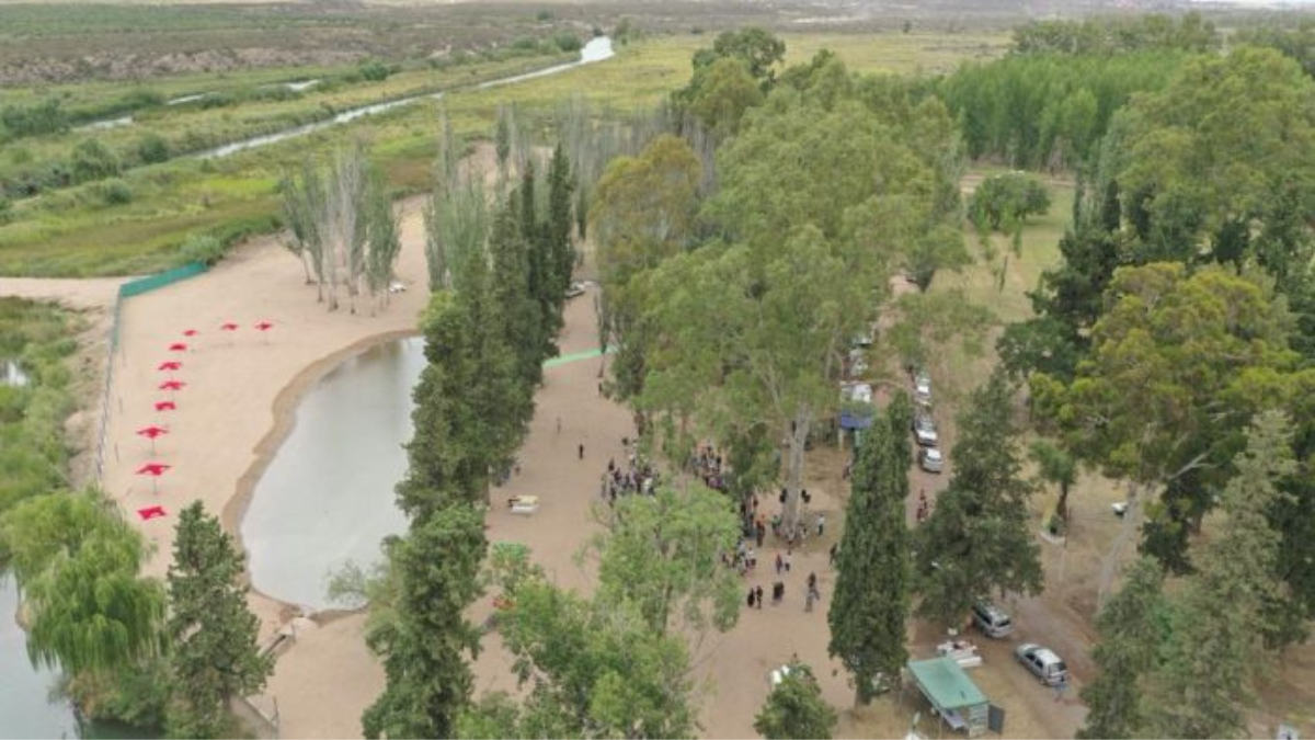 El espacio está ubicado en la Ruta 62, en el dique Benegas. El espacio está ubicado en la Ruta 62, en el dique Benegas.