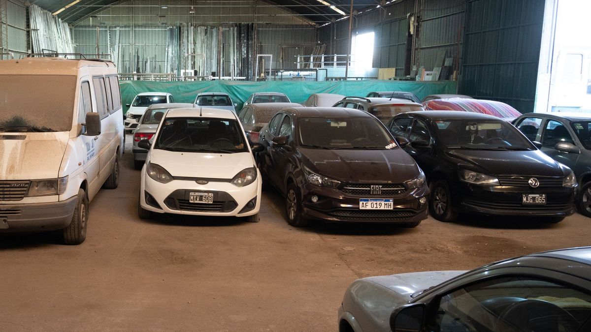 En total son 8.596 autos depositados en playas de secuestros de 5 departamentos. En total son 8.596 autos depositados en playas de secuestros de 5 departamentos.