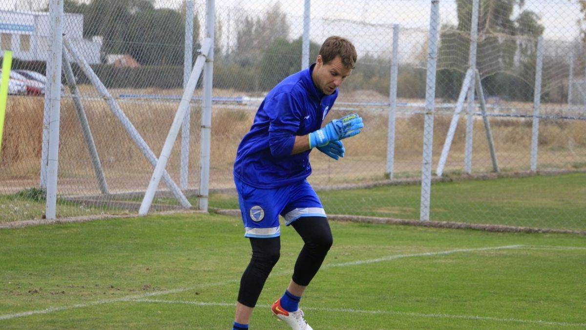 Diego Rodríguez debutará en el arco del Tomba ante la Academia.