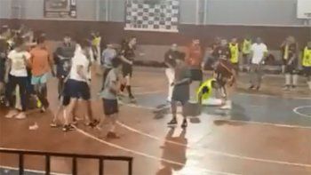 Suspendieron de por vida al jugador que golpeó salvajemente a un árbitro de futsal