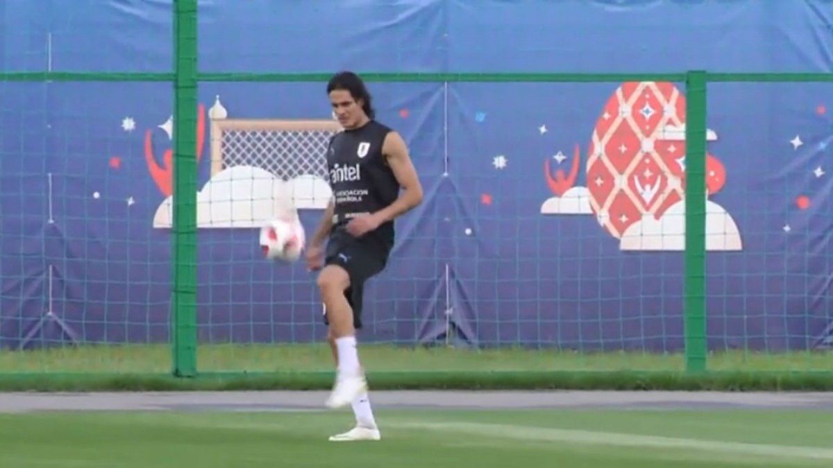 Cavani vuelve a entrenar y abre una última esperanza de jugar ante Francia
