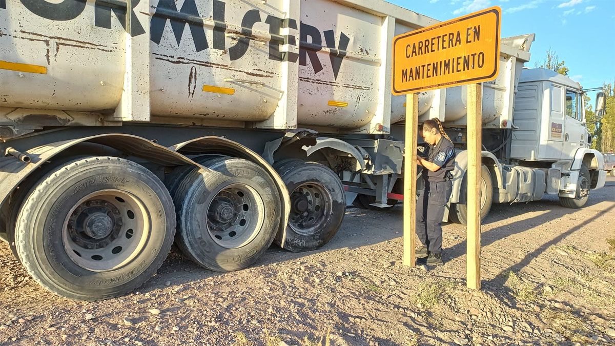 La camioneta impactó en el medio del camión que circulaba por Ruta 7 hacia el Oeste.