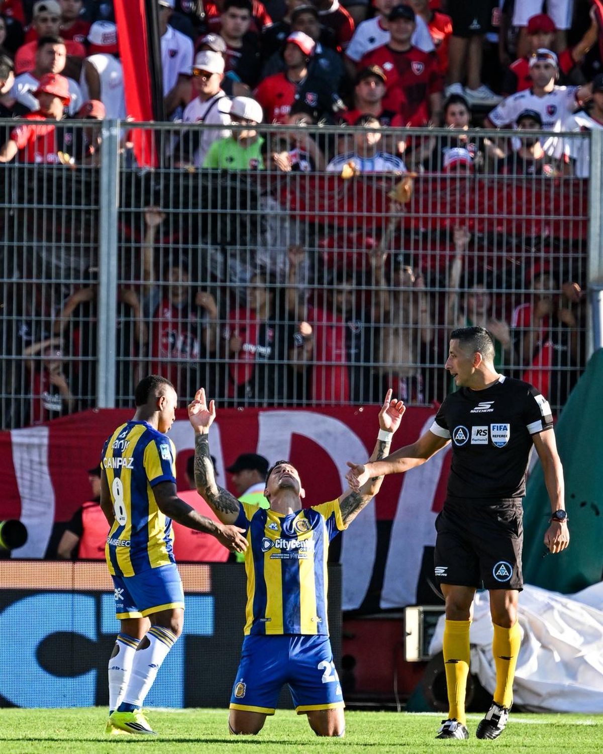 Rosario Central estiró su paternidad sobre Newell's. Rosario Central estiró su paternidad sobre Newell's.