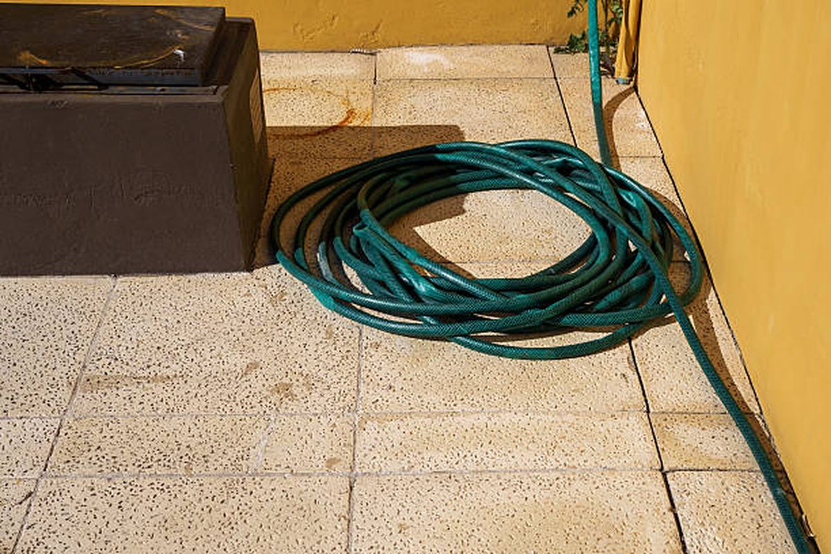 El piso y las paredes inciden notablemente en la temperatura del patio. El piso y las paredes inciden notablemente en la temperatura del patio.