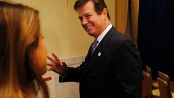 Acosado por denuncias de corrupción, renunció el jefe de campaña de Trump