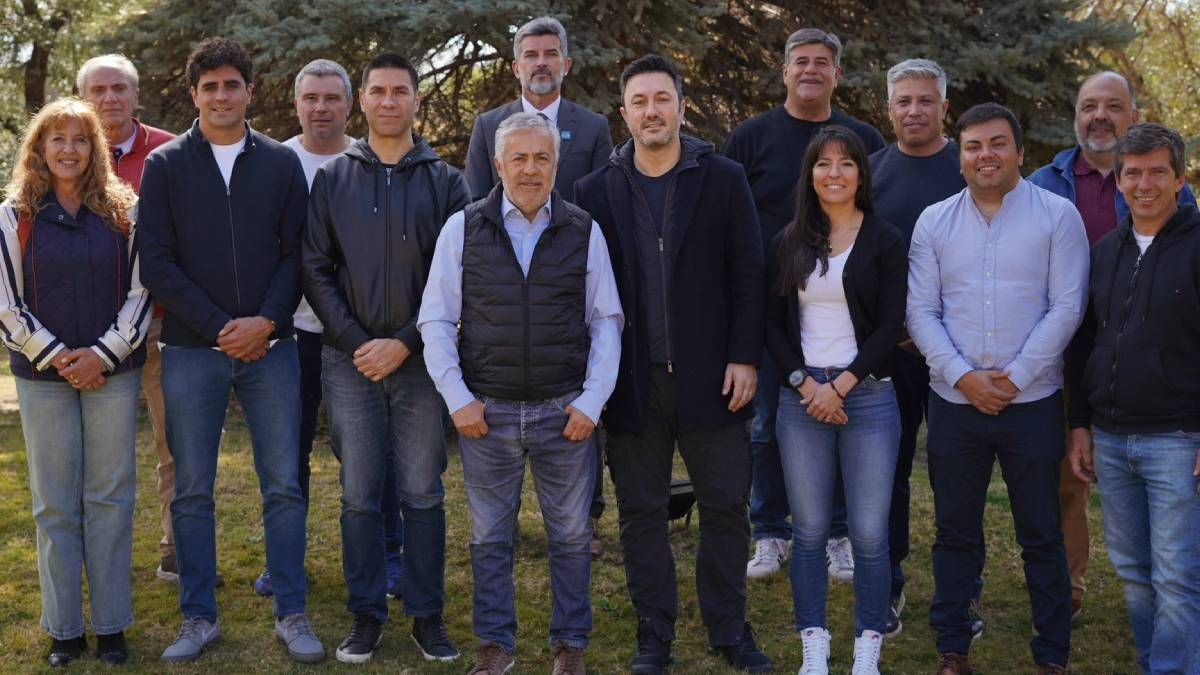 El gobernador Alfredo Cornejo y el ministro Luis Petri cerraron la definición de las candidaturas para el Congreso de la Nación. En la foto los acompañan: Facundo Correa Llano