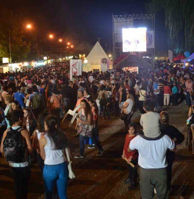 El Festival Nacional de la Tonada es un gran im&aacute;n para el turismo en Tunuy&aacute;n.