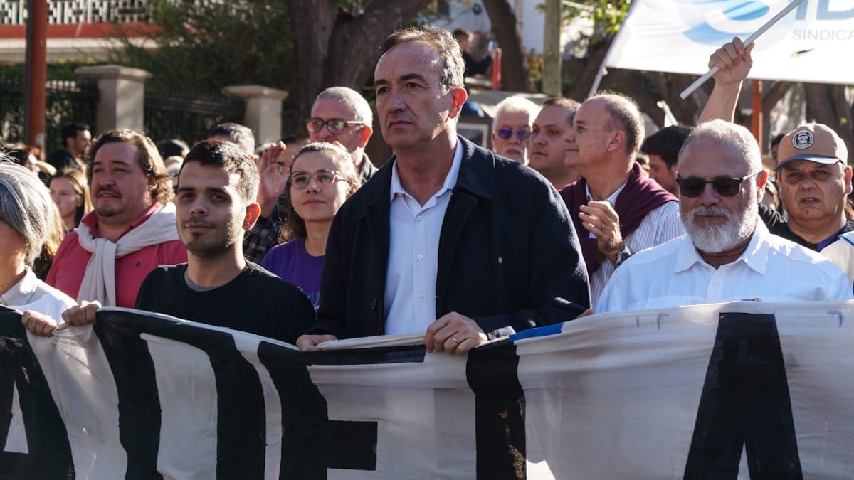 El vicerrector de la UNCuyo, Gabriel Fidel, participó de la manifestación. El vicerrector de la UNCuyo, Gabriel Fidel, participó de la manifestación.