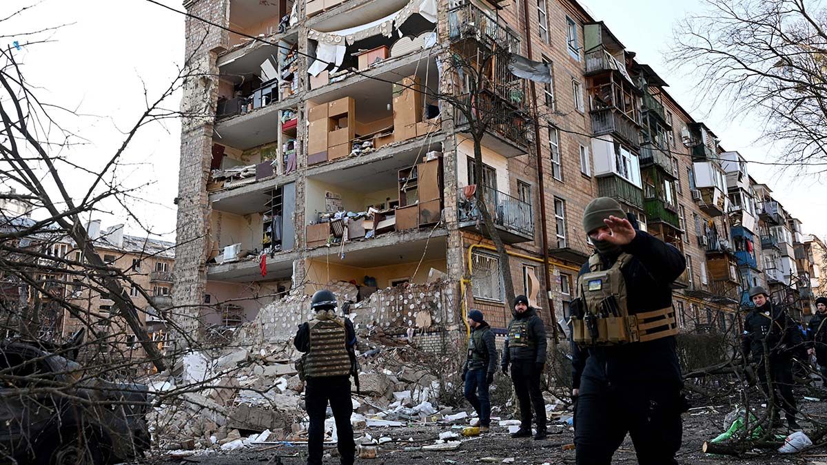 Las fuerzas rusas intensificaron su asalto a las ciudades ucranianas con nuevos ataques con misiles y bombardeos en los límites de la capital Kiev y la ciudad occidental de Lviv