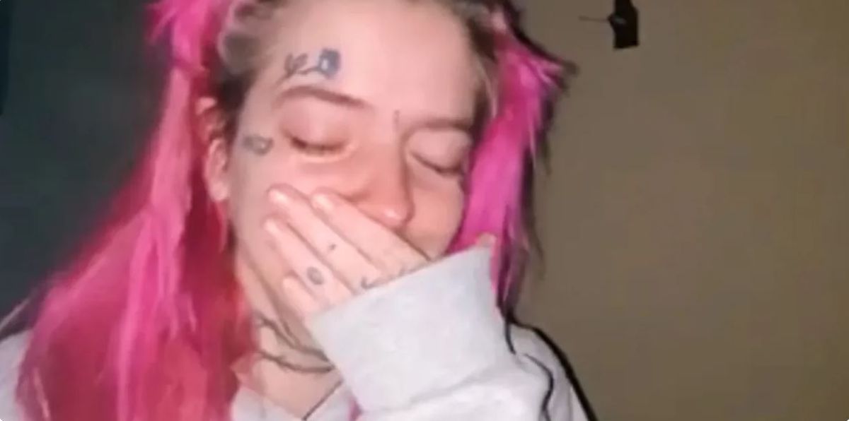 Desconsolada. Una joven pidió llorando que la mantengan porque no le gusta trabajar.