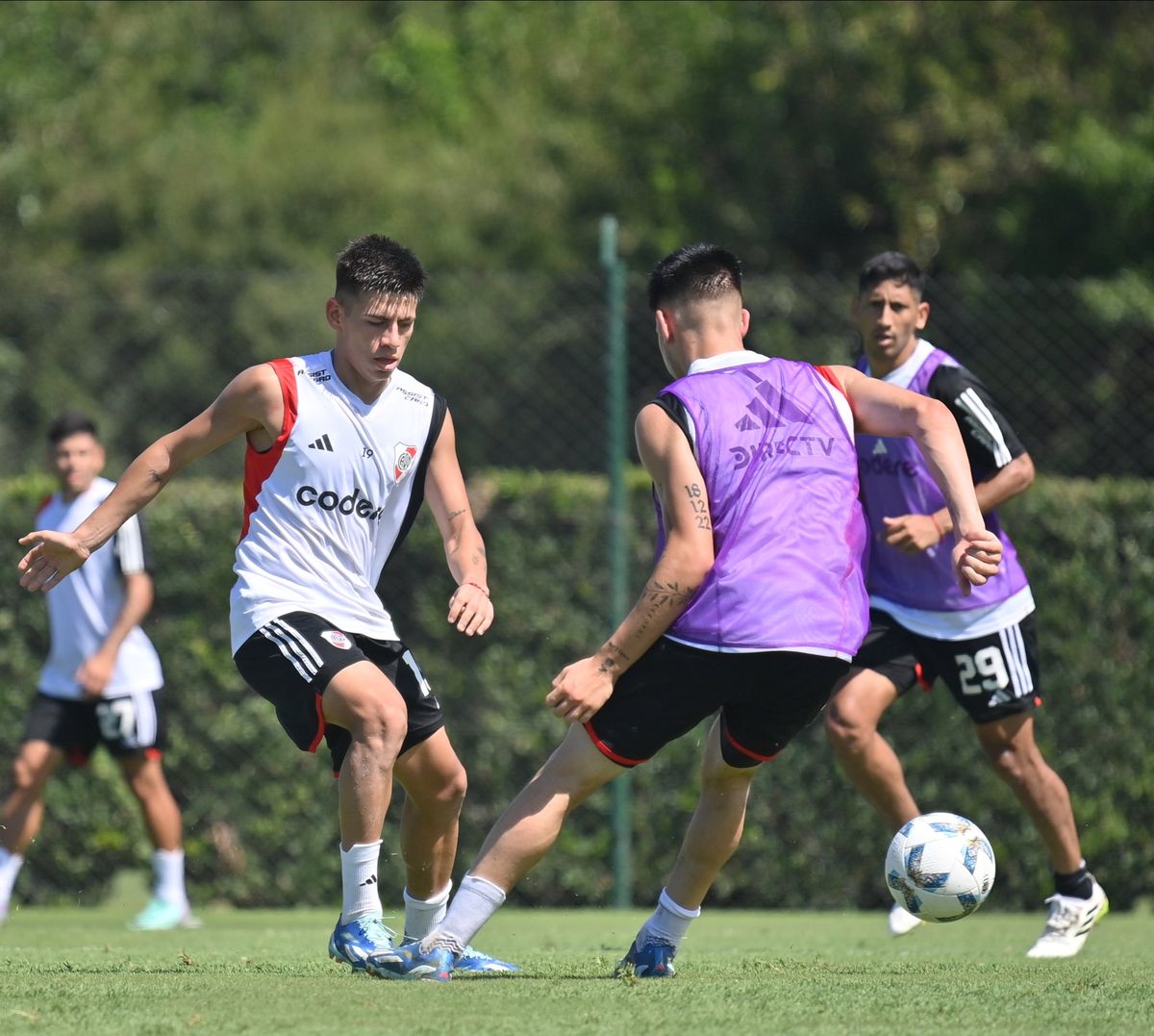 Claudio Echeverri es una de las alternativas si Borja no puede jugar con Boca