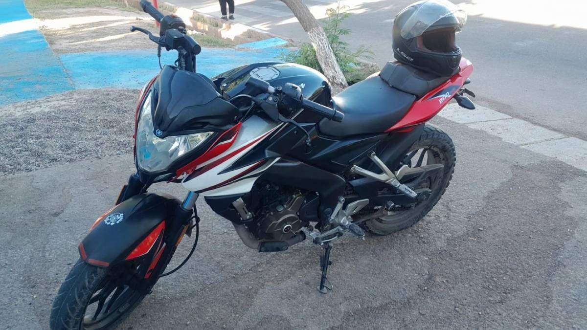 Los policías detuvieron a dos hombres en diferentes hechos que circulaban con motos sin patente, sin documentos y con los números adulterados. Los policías detuvieron a dos hombres en diferentes hechos que circulaban con motos sin patente, sin documentos y con los números adulterados.