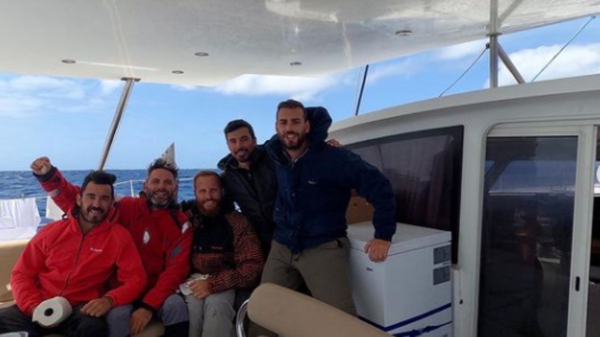 Parte del grupo los Sin rumbo, que dejaron de lado sus aventuras desérticas en moto para cruzar el Atlántico en una catamarán.