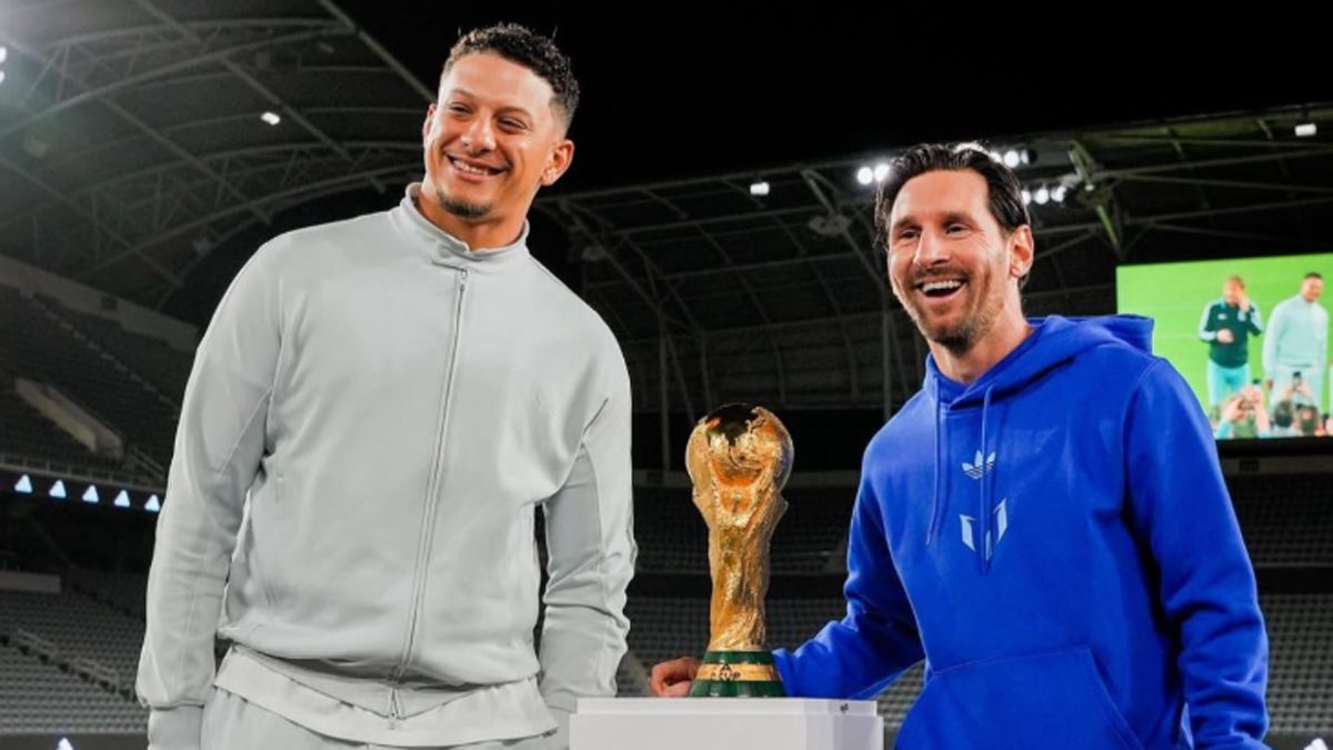 Messi con la Copa del Mundo y Patrick Mahomes.