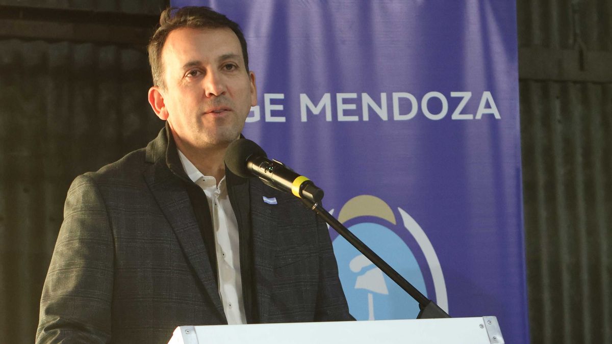 El ministro de Educación, Tadeo García Zalazar adelantó que habrá cambios en las escuelas secundarias que incluyen hacer más flexibles la currícula y que los alumnos puedan elegir materias. El ministro de Educación, Tadeo García Zalazar adelantó que habrá cambios en las escuelas secundarias que incluyen hacer más flexibles la currícula y que los alumnos puedan elegir materias.