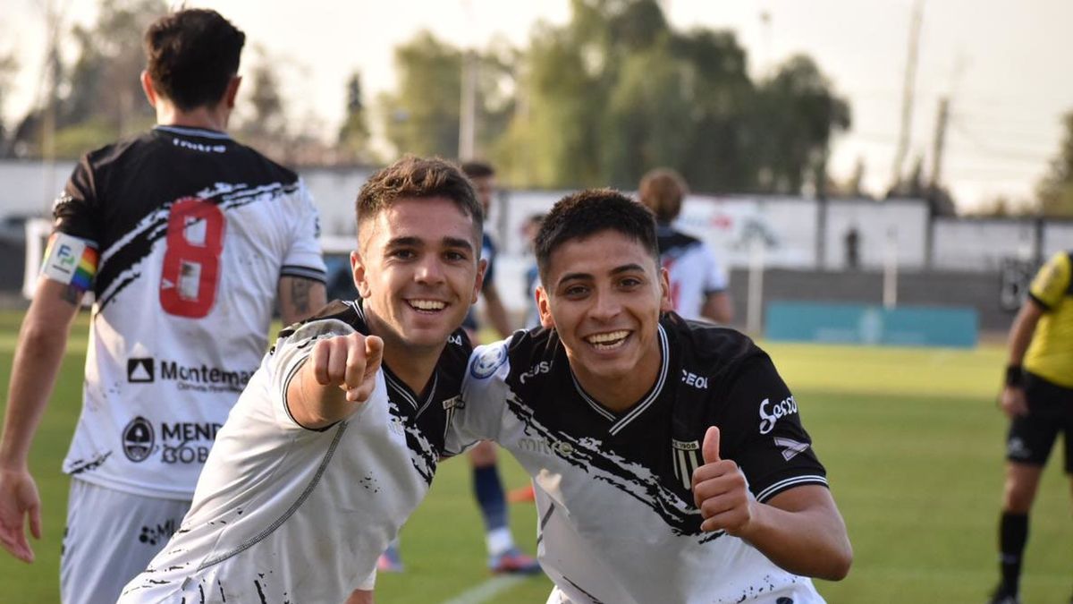 Nicolás Romano junto a Rodrigo Castro que no podrá jugar ante Almirante Brown. Nicolás Romano junto a Rodrigo Castro que no podrá jugar ante Almirante Brown.