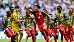 Kevin Lenini anotó de tiro libre el primer gol de Cabo Verde. Finalmente sería empate 2 a 2 contra Uruguay.