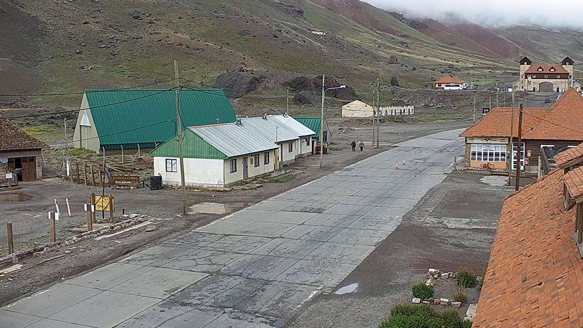Alfredo Cornejo insistió ante la Nación por las demoradas obras en el paso a Chile. Alfredo Cornejo insistió ante la Nación por las demoradas obras en el paso a Chile.