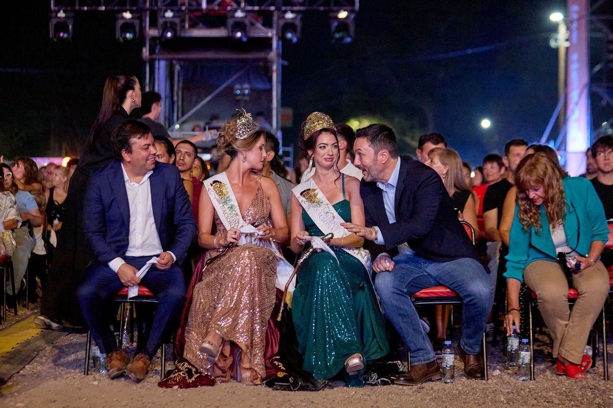 El intendente de Las Heras, Francisco Lo Presti, se sentó en la Vendimia junto a la reina nacional Alejandrina Funes, la virreina nacional Sofía Perfumo, el diputado nacional Luis Petri y la gerenta de ProMendoza Patricia Giménez, entre otras autoridades e invitados.