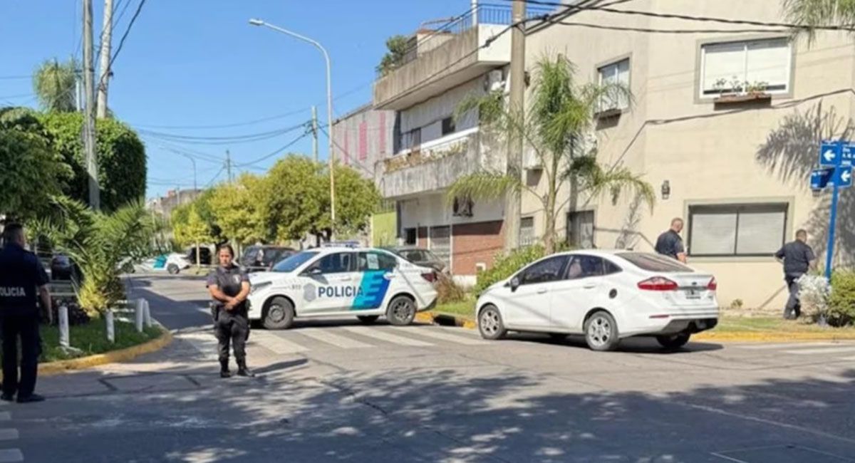 Un hombre asesinó a puñaladas a una mujer con quien había mantenido una relación amorosa y tras el femicidio se fue a trabajar a un bar