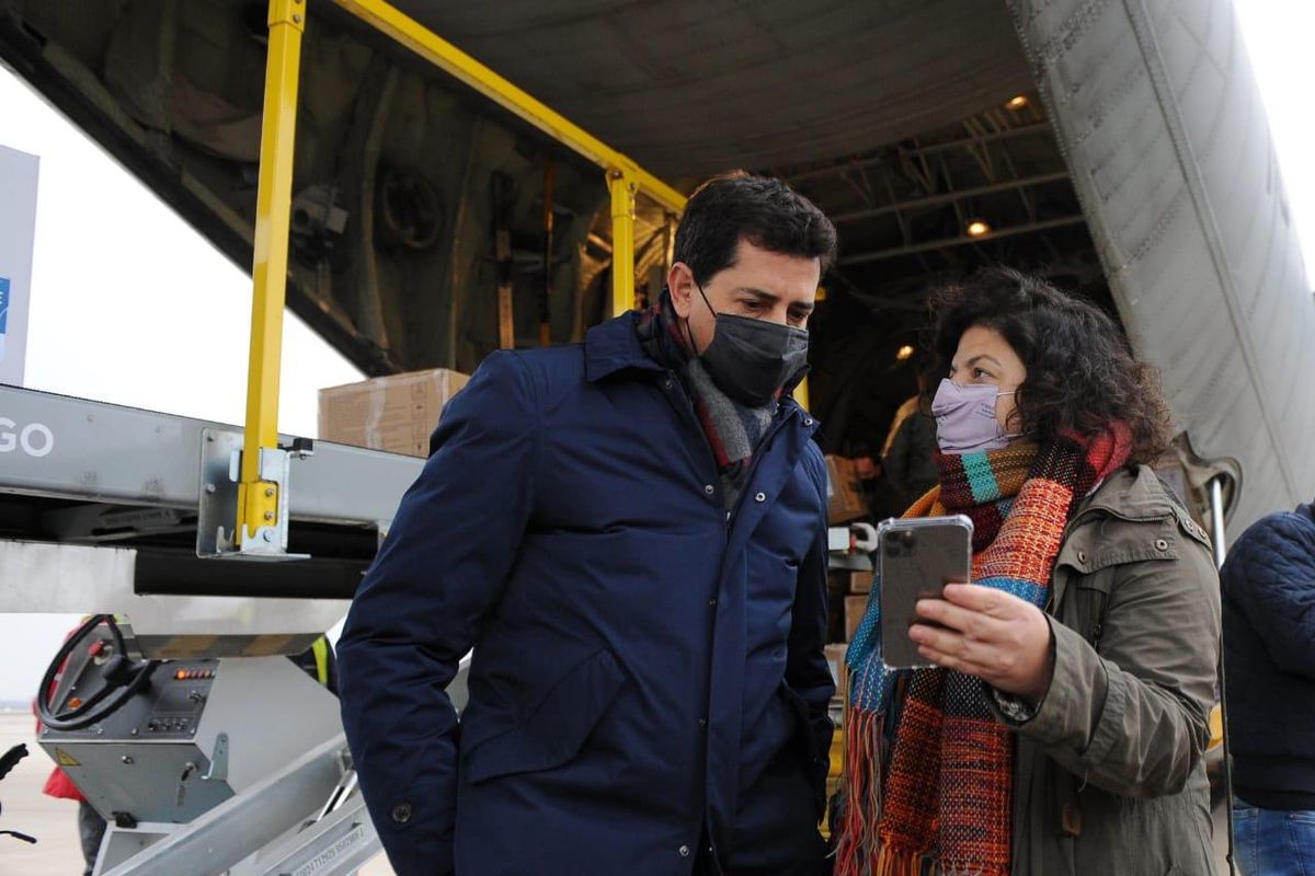El ministro del Interior, Wado de Pedro, y su par de Salud, Carla Vizzotti, llevaron vacunas contra el Covid-19 e insumos a Córdoba. Allí resaltaron las gestiones del Gobierno nacional durante la pandemia.