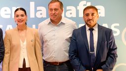 En Buenos Aires: la intendenta de Santa Rosa, Flor Destéfanis; el diputado nacional Martín Aveiro y el intendente de La Paz, Fernando Ubieta.