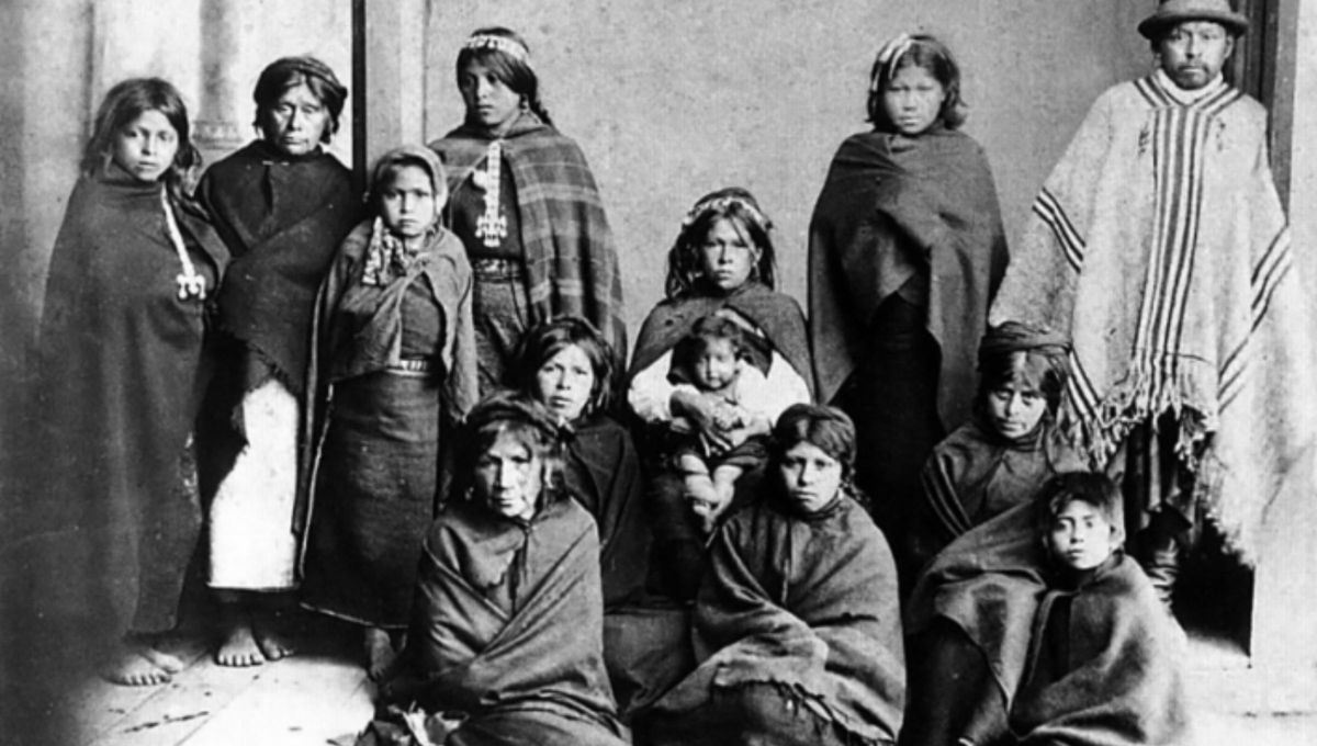 El nombre Chubut proviene del vocablo chupat, perteneciente a una lengua transicional entre las etnias tehuelches El nombre Chubut proviene del vocablo chupat, perteneciente a una lengua transicional entre las etnias tehuelches