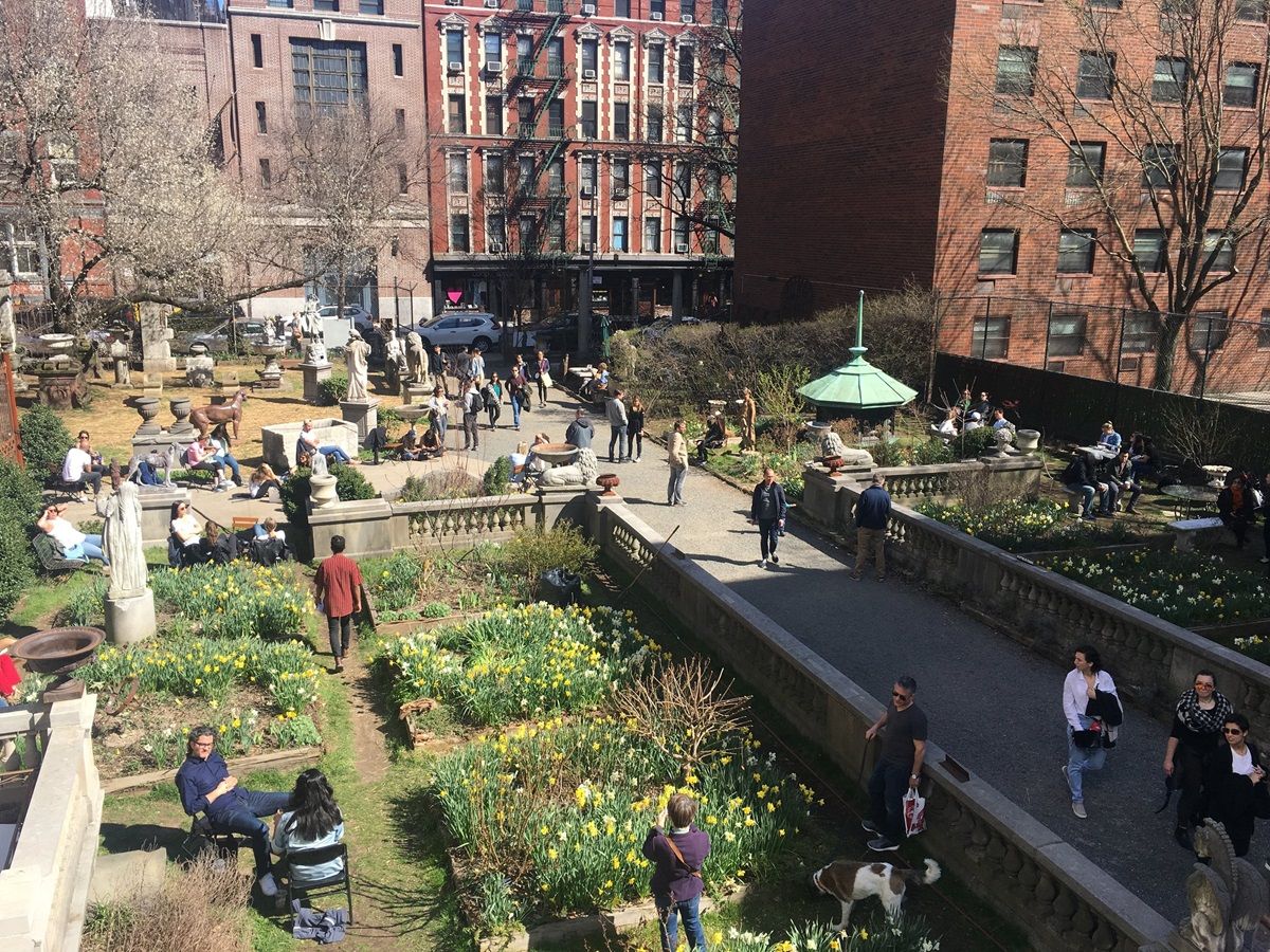 Elizabeth Street Garden está en el barrio conocido como Nolita, North of Little Italy, en Manhattan. Elizabeth Street Garden está en el barrio conocido como Nolita, North of Little Italy, en Manhattan.