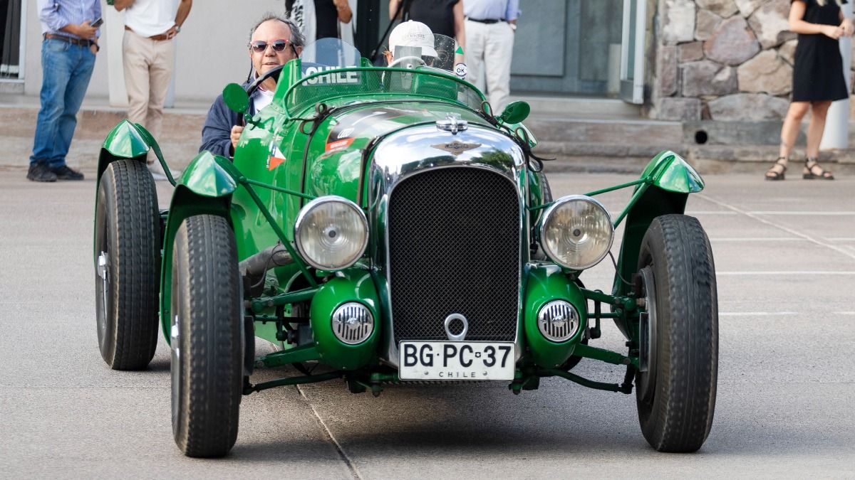 El Lagonda de Jesús Diez y su esposa María Soledad Medel García. El vehículo corrió las 24 horas de Le Mans en 1939.