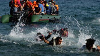 Naufragó un barco con migrantes sirios y murieron 17 personas
