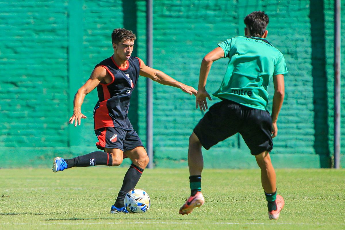 Mateo Ortale y sus primeros minutos de f&uacute;tbol en Deportivo Maip&uacute;.