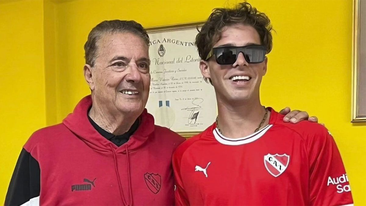 Pepé Santoro, ídolo de Independiente, y Santi Maratea.