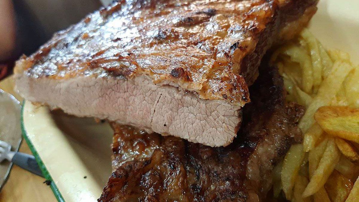 Hay muchos cortes de carne que salen muy tiernos y sabrosos en el asado, cuando no se pueden comprar los mejores productos.