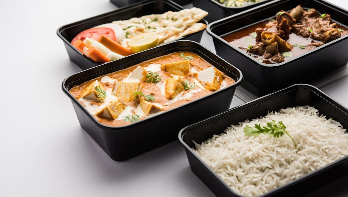 La comida caliente no debe guardarse en la heladera, hay que esperar a que se enfríe. La comida caliente no debe guardarse en la heladera, hay que esperar a que se enfríe. 