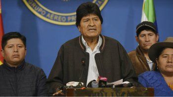 La renuncia de Evo, en la que insiste con el golpe de Estado, llegó al parlamento