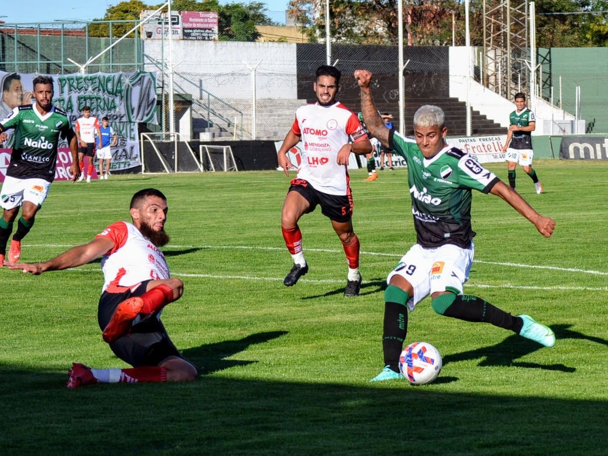 Huracán Las Heras debutó con una derrota ante Villa Mitre