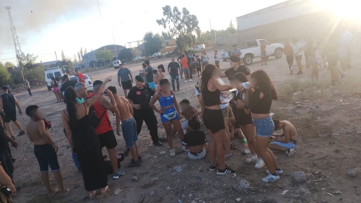 Los padres de los niños se movilizaron hasta el lugar y el escenario fue un caos total.