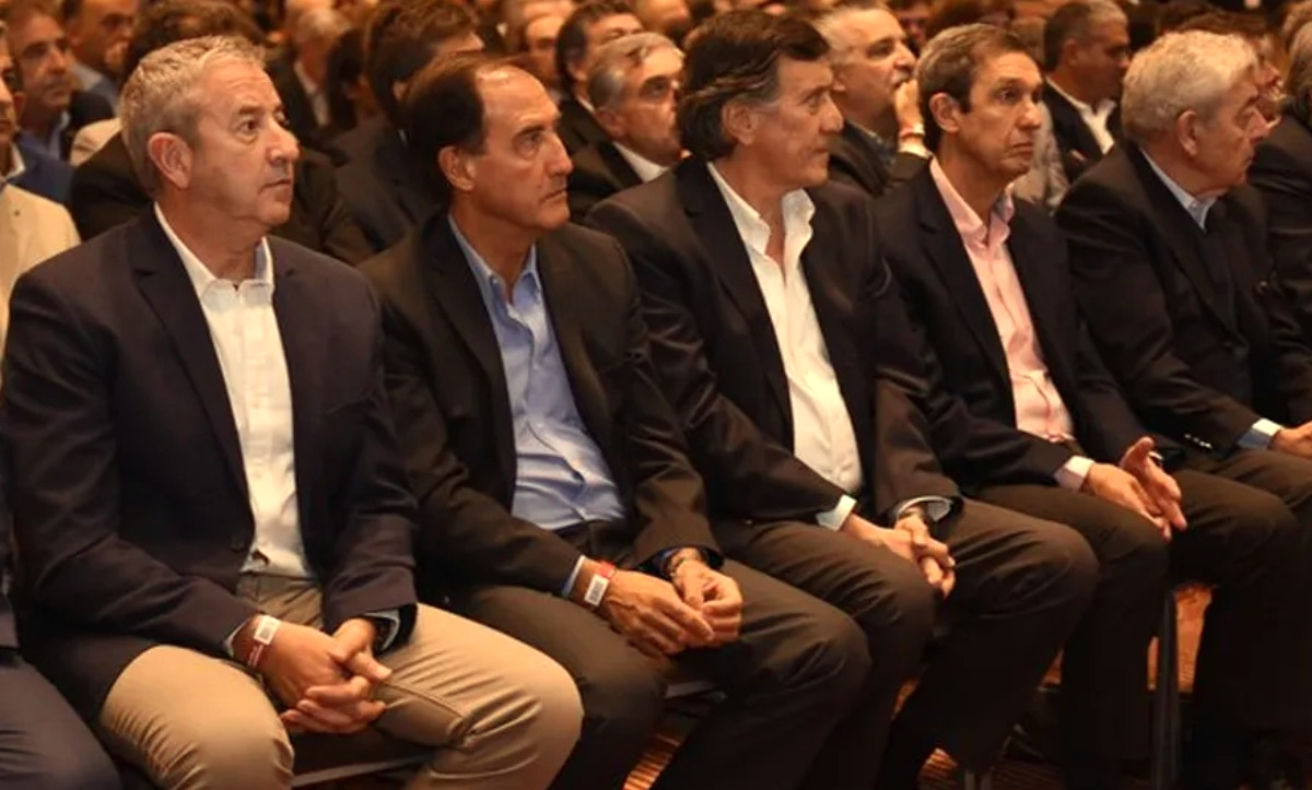 Algunos gobernadores de Mendoza. De izquierda a derecha: Julio Cobos, Roberto Iglesias, Arturo Lafalla, Rodolfo Gabrielli y José Octavio Bordón.&nbsp;