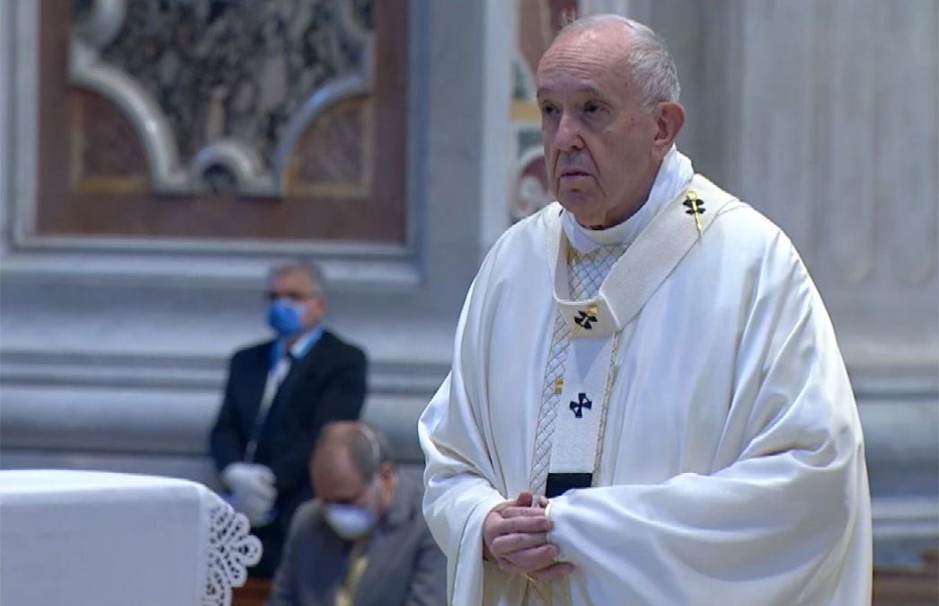 El papa Francisco pidió este miércoles que cada uno asuma su parte de responsabilidad para salir de la crisis sanitaria. Foto: AFP.