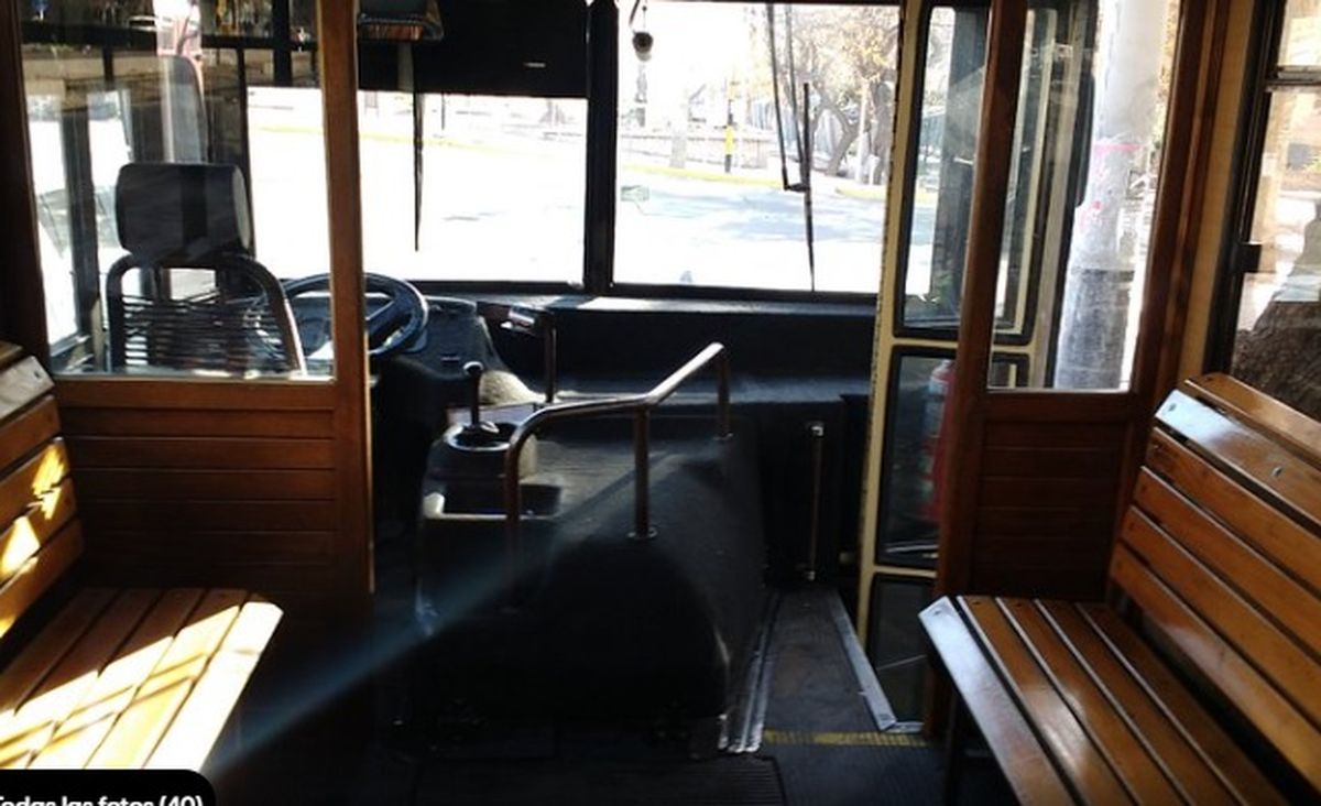 Así se veía el interior del Tranvía de Compras, los asientos eran de madera, como en los viejos modelos Así se veía el interior del Tranvía de Compras, los asientos eran de madera, como en los viejos modelos