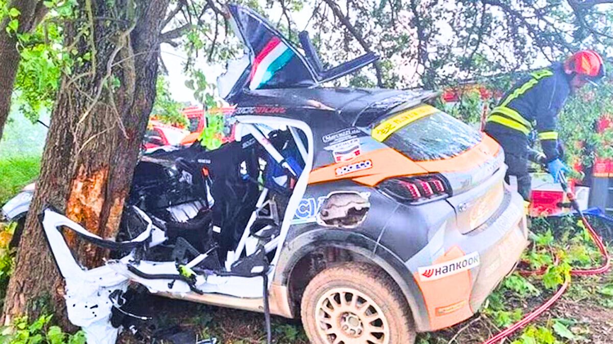 Así quedó el auto del joven piloto italiano muerto.