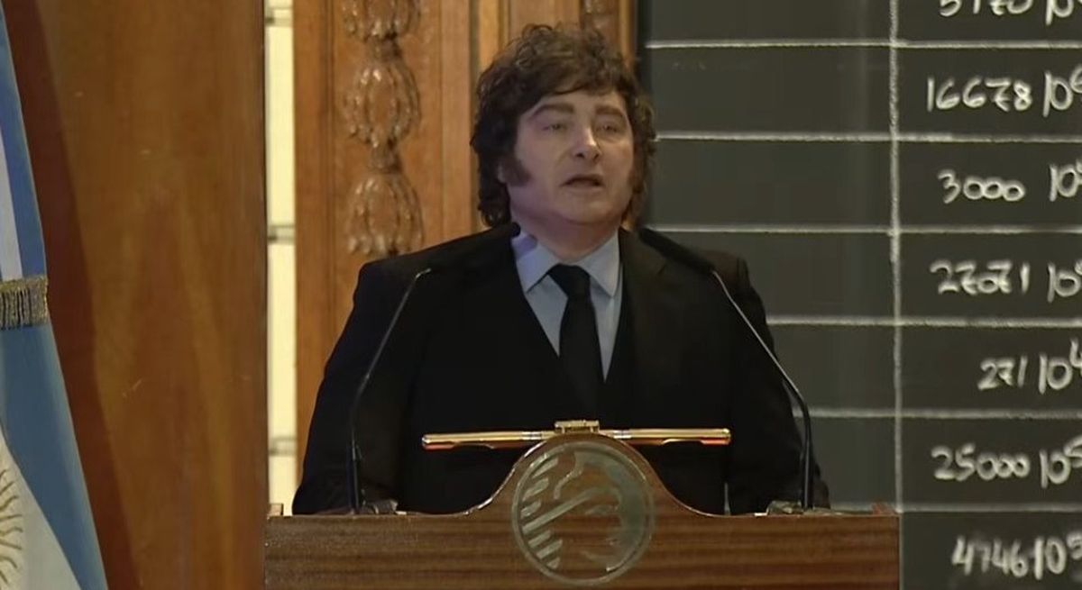 Un asistente al acto en la Bolsa de Comercio, descolocó a Javier Milei. Un asistente al acto en la Bolsa de Comercio, descolocó a Javier Milei.